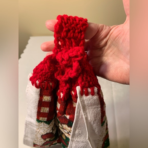 🛍🛍 BOGO!!! 🛍🛍 NWOT Holiday Towel: Christmas, Old-Time Santa, Crochet Hanger - Picture 6 of 8